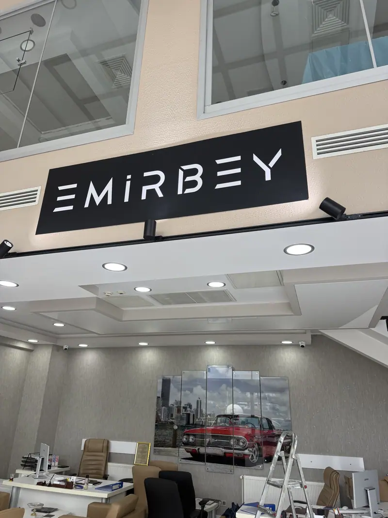 EMIRBEY ofis içinde duvara monte ışıklı kutu harf tabelası